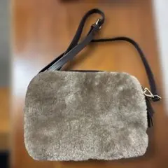 新品未使用品　アーリー　ベージュリアルムートンショルダーバッグ フリンジ付き