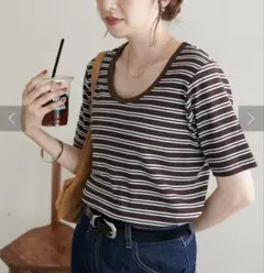 DISCOAT リブUネックTシャツ ブラウンのサムネイル