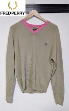 【FRED PERRY】Vネックニット/セーター/無地/羊毛/刺繍/ロゴ/美品