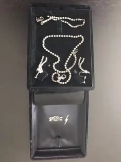 イミテーションのネックレス、ブレスレット、イヤリングの3点セット。箱なし送料込み