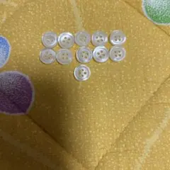 ホワイト4つ穴ボタン11個セット