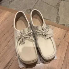 Clarks Originals ワラビー　オフホワイトのサムネイル