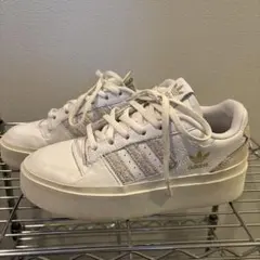 adidas 厚底スニーカー ホワイト ゴールドのサムネイル