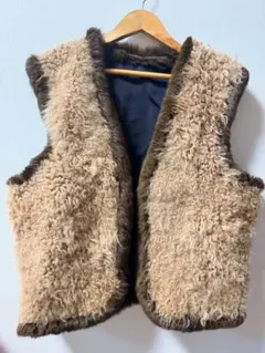 ベージュ ファー ノーカラーベスト