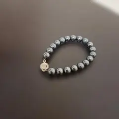 黒に近いグレーストーン ブレスレット