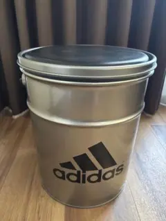 非売品】アディダスオリジナルス アディ缶 ノベルティ 椅子 収納