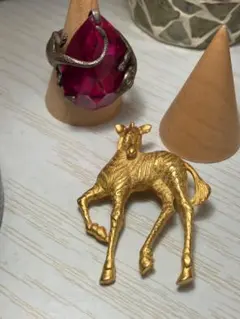 ヴィンテージ ゼブラ ブローチ ゴールド 躍動感 高級感