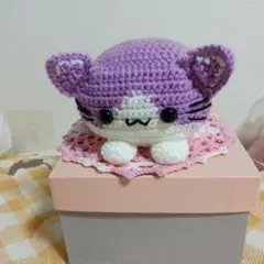 ハンドメイド あみぐるみ 猫 紫色 約14cm