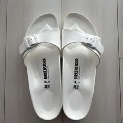 【エコメルカリ便限定】BIRKENSTOCK サンダル ホワイト 38サイズのサムネイル