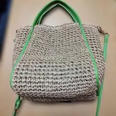 編み込みデザイン ショルダーバッグ ベージュと緑