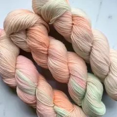 ソックヤーン 毛糸 3カセ 約300g 手染め 糸 ピーチピンク アイボリー
