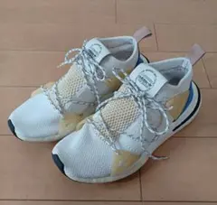 adidas スニーカー