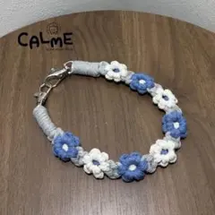 スマホストラップ 花モチーフ 灰×白×青 マクラメ