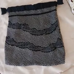 波模様の黒白巾着袋