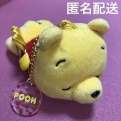 くまのプー 寝そべり ぬいぐるみバッジ マスコット
