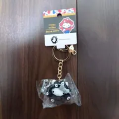 ハローキティ　サンリオ ミャクミャク キーホルダー　ブラック