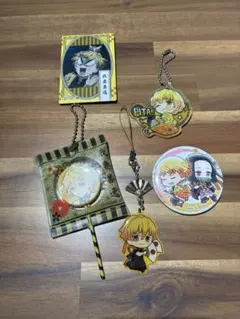 鬼滅の刃 我妻善逸 キーホルダー　缶バッチグッズセット