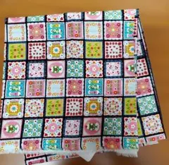 カラフルな花柄の綿生地ハギレ