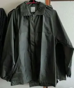 オリーブグリーン ミリタリージャケット フード付き