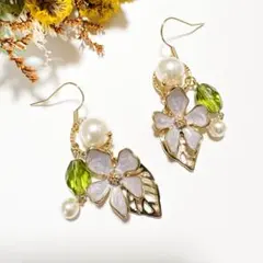 メタルフラワー×大粒パールの揺れるピアス／イヤリング｜ゴールド・パーティー・花