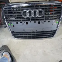 Audi フロントグリル quattro　A8のサムネイル