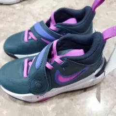 Item thumbnail for item 1e49e94f-c80f-4550-aec8-6e25f9c9c7da