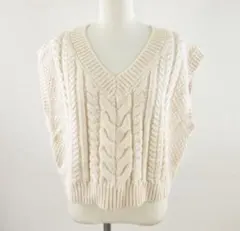 GU ニットベスト　Ｖネック