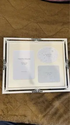 装飾的な銀色フォトフレーム