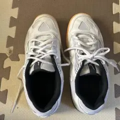 MIZUNOバレーシューズブラックホワイト 靴紐無しでも購入可能。