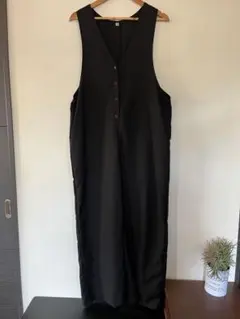 美品　未使用　黒のVネックロングサロペット　シンプル