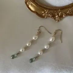 ハンドメイドピアスNo.34淡水パールとチェコドロップの揺れるピアス