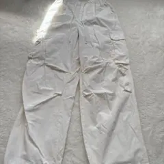 ホワイト カーゴパンツ サイドポケット付き