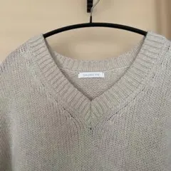 GALERIE VI EのVネック厚地ニット