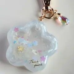 夢桜と月のレジンキーホルダー①　花びらチャーム　シャカシャカ　シェイカー　蓄光