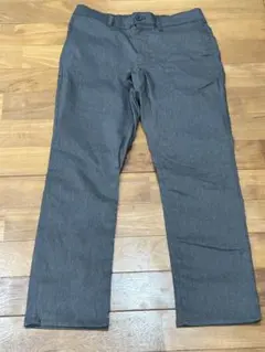 グレー ストレートパンツ M 美品