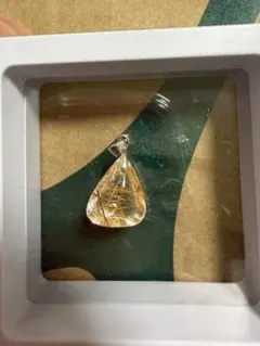 未使用・S925 高品質 ゴールドルチルクォーツ ペンダントトップ 雫型