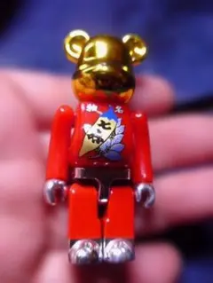 1個 BE@RBRICK 干支 巳 100％ - メルカリ