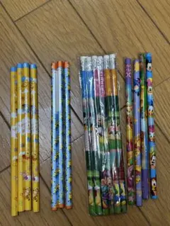 プーさん、ミニオン、ミッキー&ミニー 鉛筆17本セット