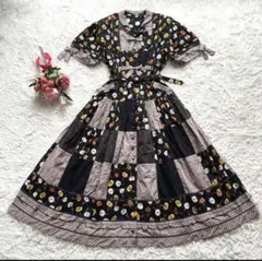 ワンダフルワールド カネコイサオ 花束柄 ピンタックワンピース 黒 肩
