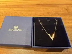SWAROVSKI ゴールド V字型 ネックレス