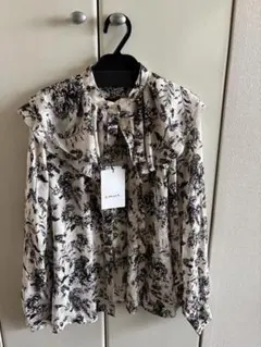 ロペピクニック　花柄フリル付き長袖シャツ