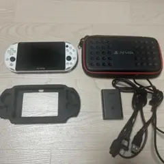 【美品】PS Vita PCH-2000 ホワイト 本体 充電器 ケース付き