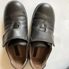 ブラックレザー ストラップシューズ