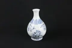 中国　乾隆年製款　粉彩　色絵　山水人物文　玉壷春瓶　V　R9206 中国 乾隆年製款 粉彩 色絵 山水人物文 玉壷春瓶 V