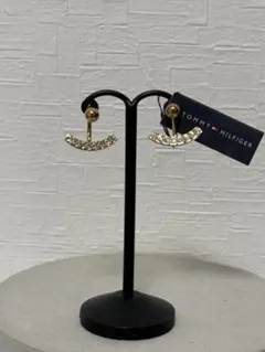 TOMMY HILFIGER ゴールドカラー ピアス 両耳用のサムネイル