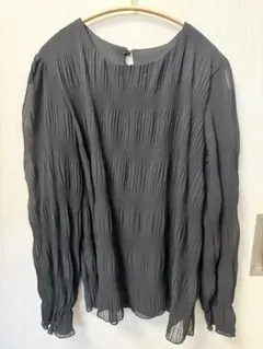 トップス　黒色