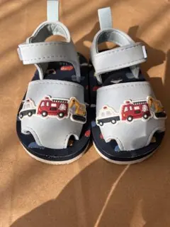 ベビーサンダル ブルー　水色　車柄