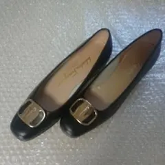Salvatore Ferragamo VARA (サルヴァトーレ・フェラガモ)