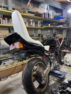 To ma ホーネット250専用 白三段シート 40cm To ma様専用 ホーネット250専用 白三段シート 40cm - メルカリ
