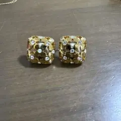 SWAROVSKI ゴールド スクエア イヤリング